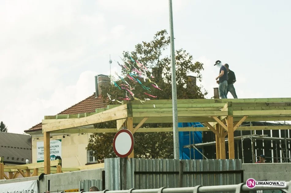 Przedwczesna „wiecha” na pechowej budowie - zdjęcie 2