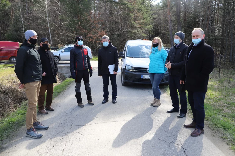 Przekazanie placów budowy pod wykonanie dróg w Siekierczynie i Lipowem - zdjęcie 4