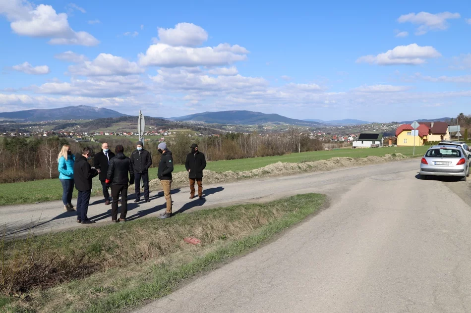 Przekazanie placów budowy pod wykonanie dróg w Siekierczynie i Lipowem - zdjęcie 7