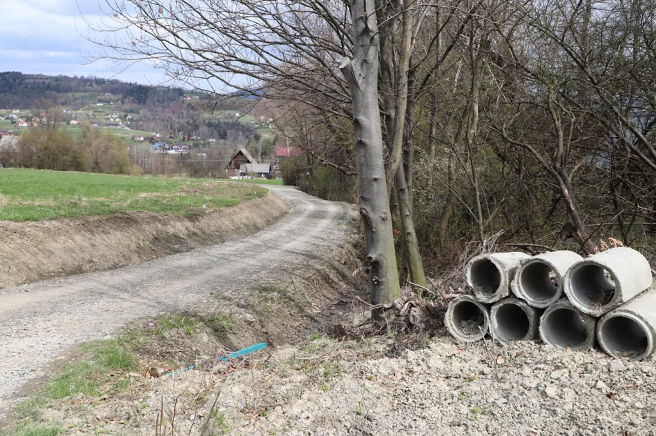 Przekazanie placów budowy pod wykonanie dróg w Siekierczynie i Lipowem - zdjęcie 10