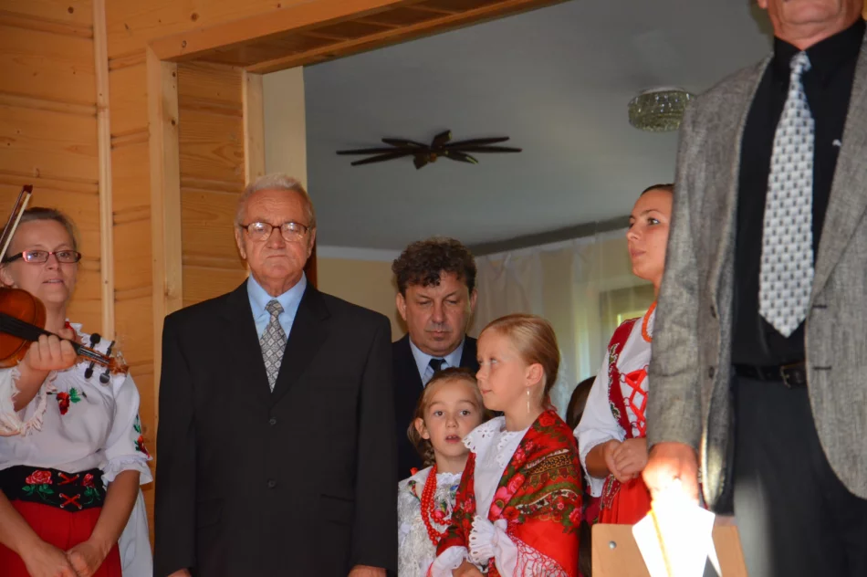 Kierował szkołą, założył zespół regionalny i teatr lalek. Odszedł Marian Kowalik - zdjęcie 6