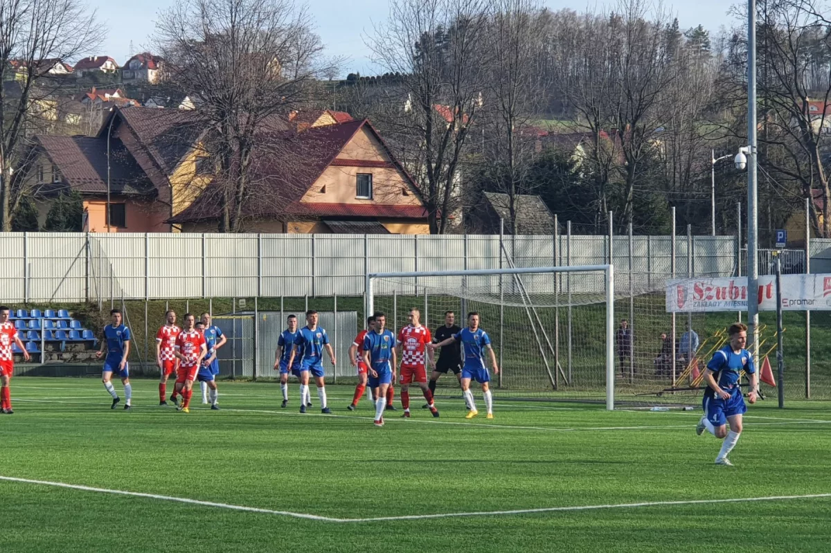 Kolejne zwycięstwo Limnovii. Skuteczny Wojciech Kalisz.