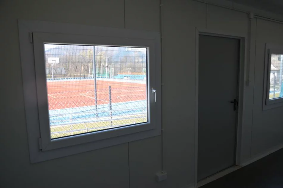 Kontenerowe szatnie na stadionie - zdjęcie 3