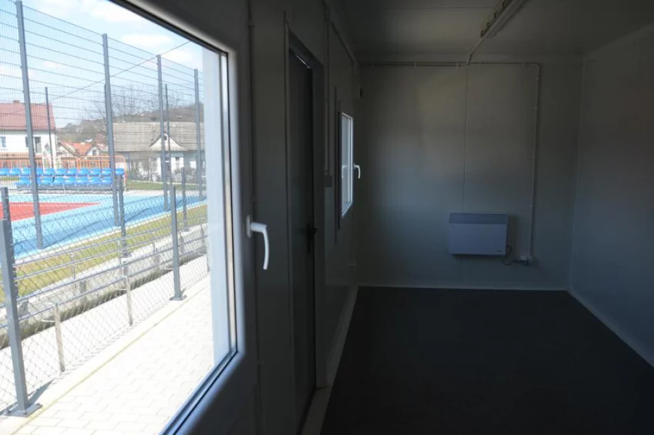 Kontenerowe szatnie na stadionie - zdjęcie 4