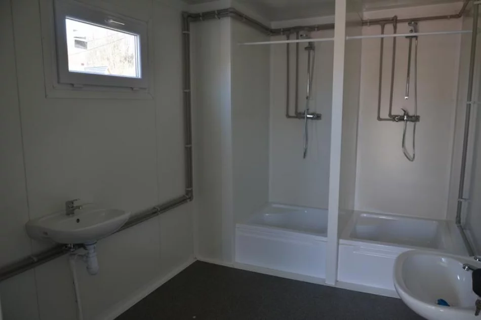 Kontenerowe szatnie na stadionie - zdjęcie 5