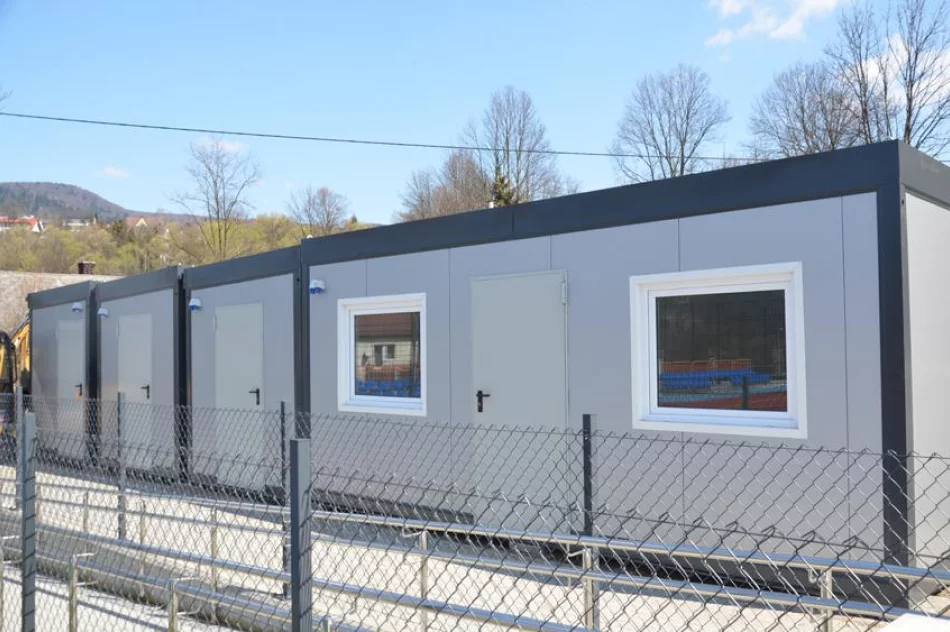 Kontenerowe szatnie na stadionie - zdjęcie 6