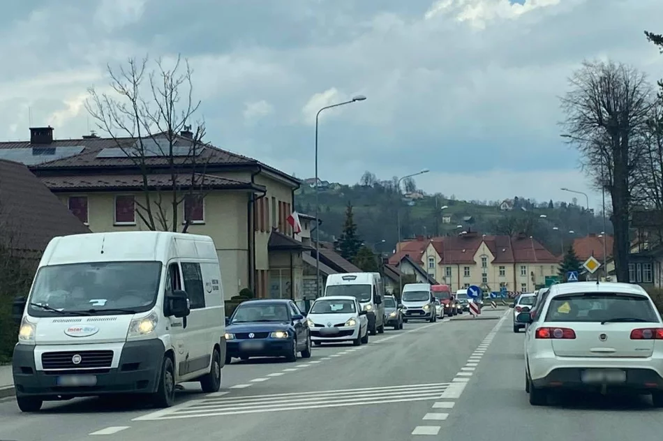 Duży ruch i korki - Limanowa przed "majówką" - zdjęcie 3