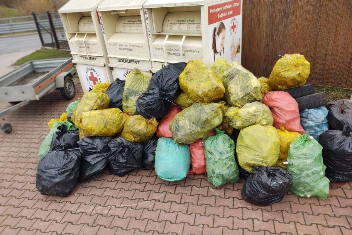 Mieszkańcy posprzątali gminę: zebrali kilkaset worków śmieci i odpady wielkogabarytowe