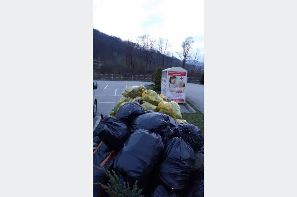Mieszkańcy posprzątali gminę: zebrali kilkaset worków śmieci i odpady wielkogabarytowe - zdjęcie 8