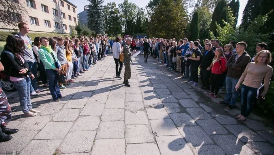 Ewakuowali 1100 osób ze szkół i przedszkoli - zdjęcie 1