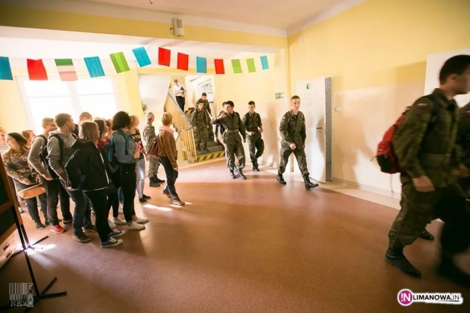 Ewakuowali 1100 osób ze szkół i przedszkoli - zdjęcie 3