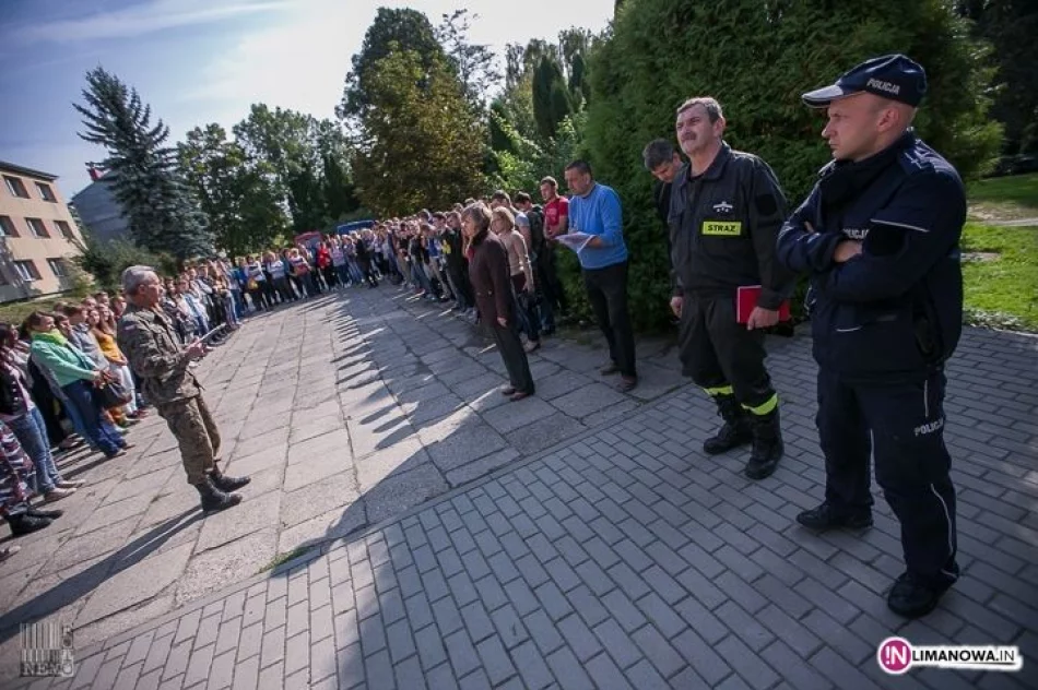 Ewakuowali 1100 osób ze szkół i przedszkoli - zdjęcie 4