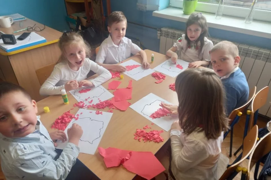 Mali patrioci z Miejskiego Przedszkola nr 2 zdobywali informacje o Polsce - zdjęcie 4