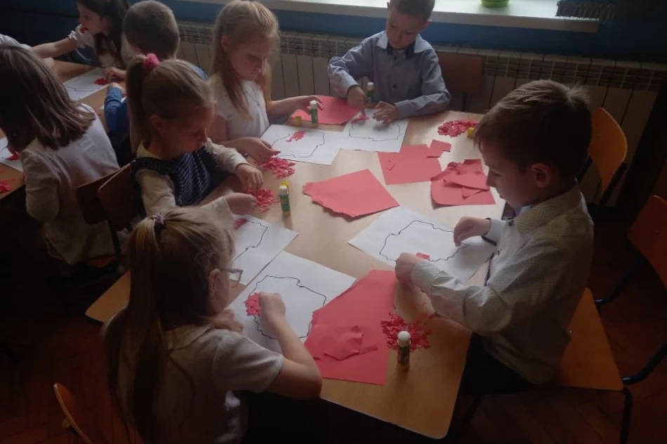 Mali patrioci z Miejskiego Przedszkola nr 2 zdobywali informacje o Polsce - zdjęcie 8