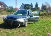 Chciał uniknąć zderzenia - przeleciał przez rów - zdjęcie główne