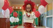 Pokaz mody patriotycznej z elementami EKO w Miejskim Przedszkolu Nr 1 w Limanowej - zdjęcie 3