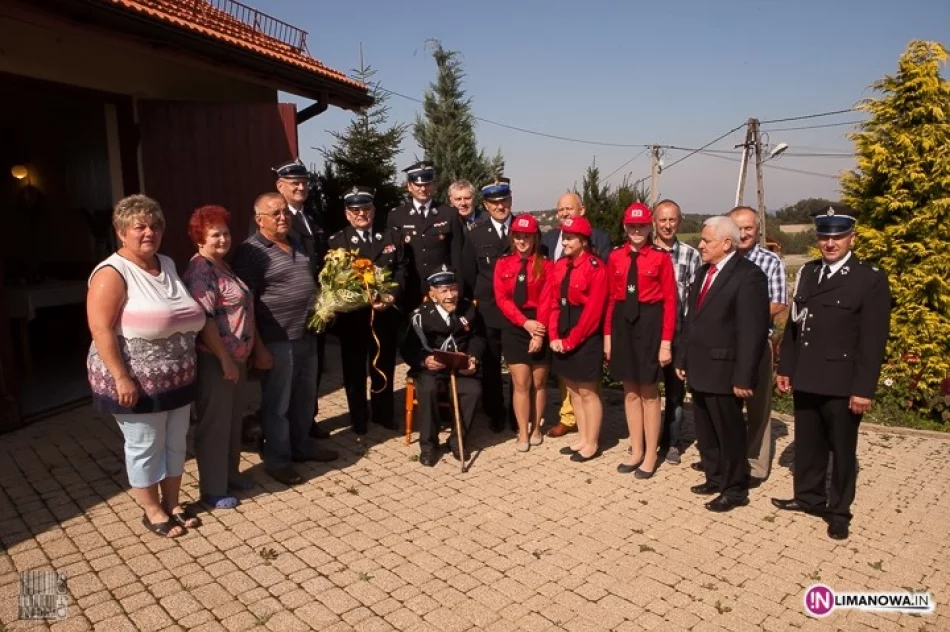 Szczepan Kocęba ma 107 lat! Zobacz jak gra na harmonii - zdjęcie 3
