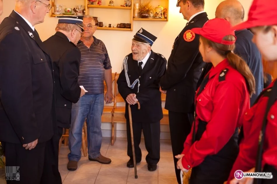 Szczepan Kocęba ma 107 lat! Zobacz jak gra na harmonii - zdjęcie 4