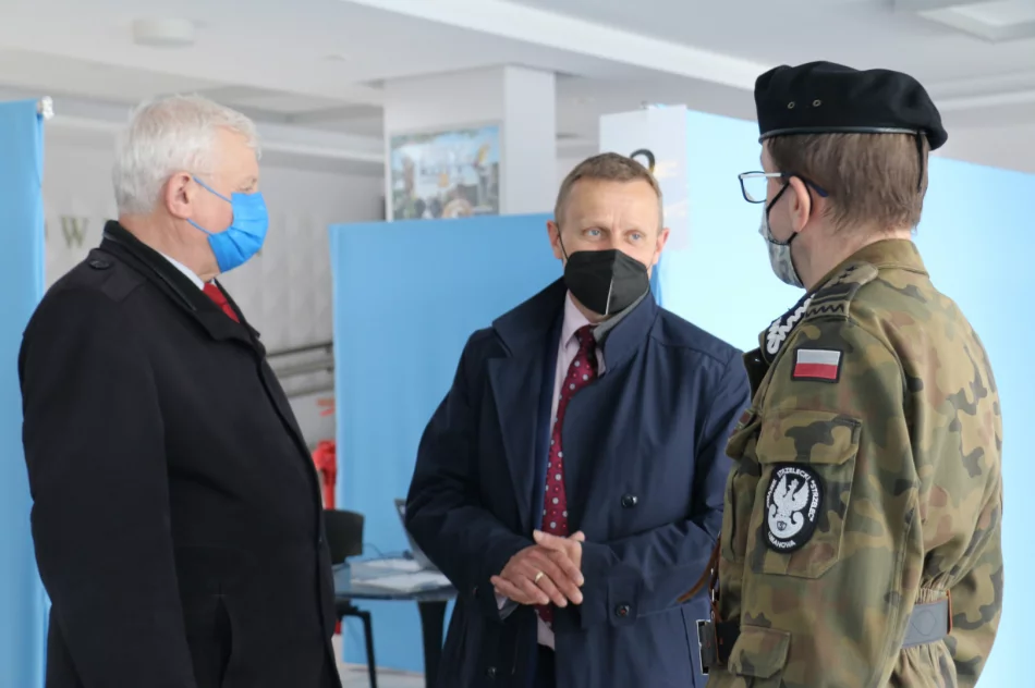 Wizyta Wicewojewody Małopolskiego na okoliczność uruchomienia Powszechnego Punktu Szczepień w LDK - zdjęcie 2