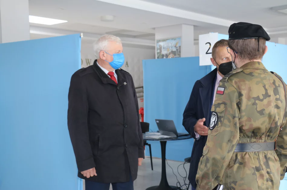 Wizyta Wicewojewody Małopolskiego na okoliczność uruchomienia Powszechnego Punktu Szczepień w LDK - zdjęcie 11