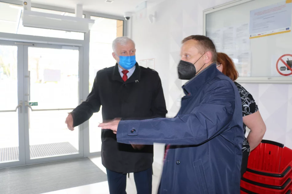 Wizyta Wicewojewody Małopolskiego na okoliczność uruchomienia Powszechnego Punktu Szczepień w LDK - zdjęcie 12