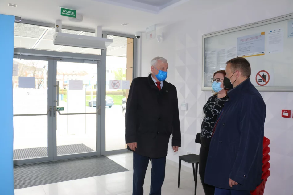 Wizyta Wicewojewody Małopolskiego na okoliczność uruchomienia Powszechnego Punktu Szczepień w LDK - zdjęcie 13