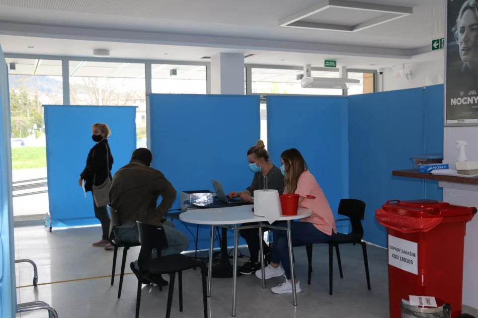 Wizyta Wicewojewody Małopolskiego na okoliczność uruchomienia Powszechnego Punktu Szczepień w LDK - zdjęcie 14