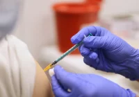 Niedzielski: osiągnęliśmy mniej więcej 50-procentową odporność populacyjną - zdjęcie główne