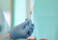 "Osoby poniżej 40 lat powinny dostać inną szczepionkę niż AstraZeneca" - zdjęcie główne