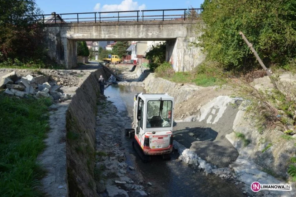 RZGW odbudowuje koryto potoku - zdjęcie 3