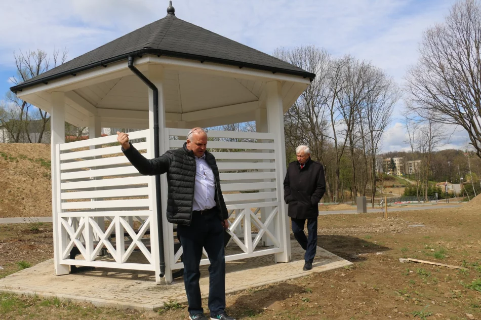 Częściowy odbiór inwestycji w Parku Miejskim oraz w okolicy Potoku Jabłonieckiego - zdjęcie 3