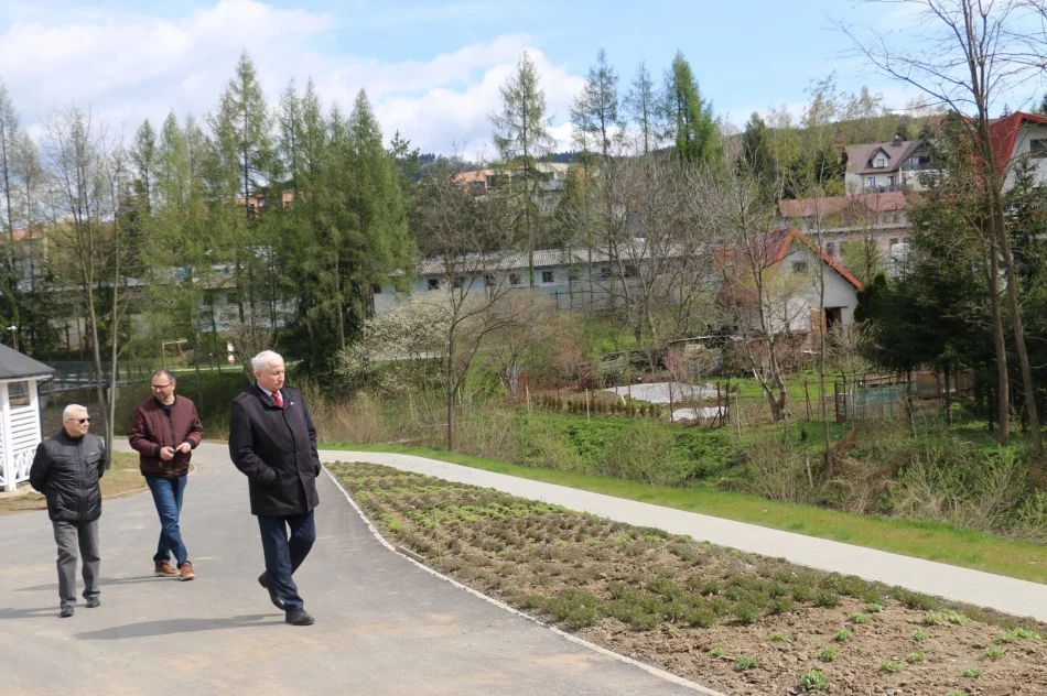 Częściowy odbiór inwestycji w Parku Miejskim oraz w okolicy Potoku Jabłonieckiego - zdjęcie 5