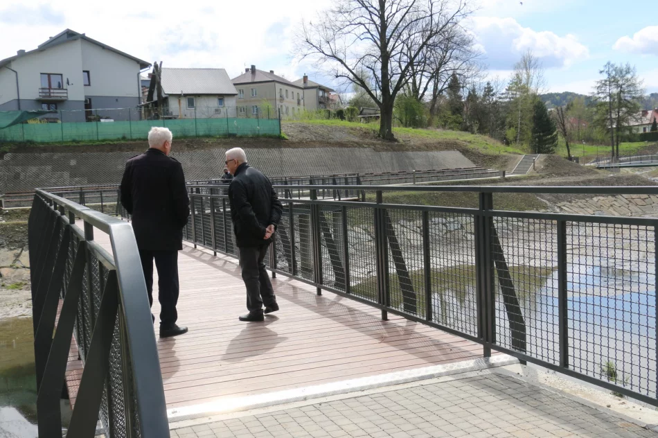 Częściowy odbiór inwestycji w Parku Miejskim oraz w okolicy Potoku Jabłonieckiego - zdjęcie 15