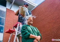 Oblewali się zimną wodą  - 1,1 mln na pomoc chorym - zdjęcie główne