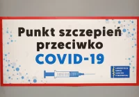 Osoby z niepełnosprawnościami i ich opiekunowie z pierwszeństwem w punktach szczepień - zdjęcie główne