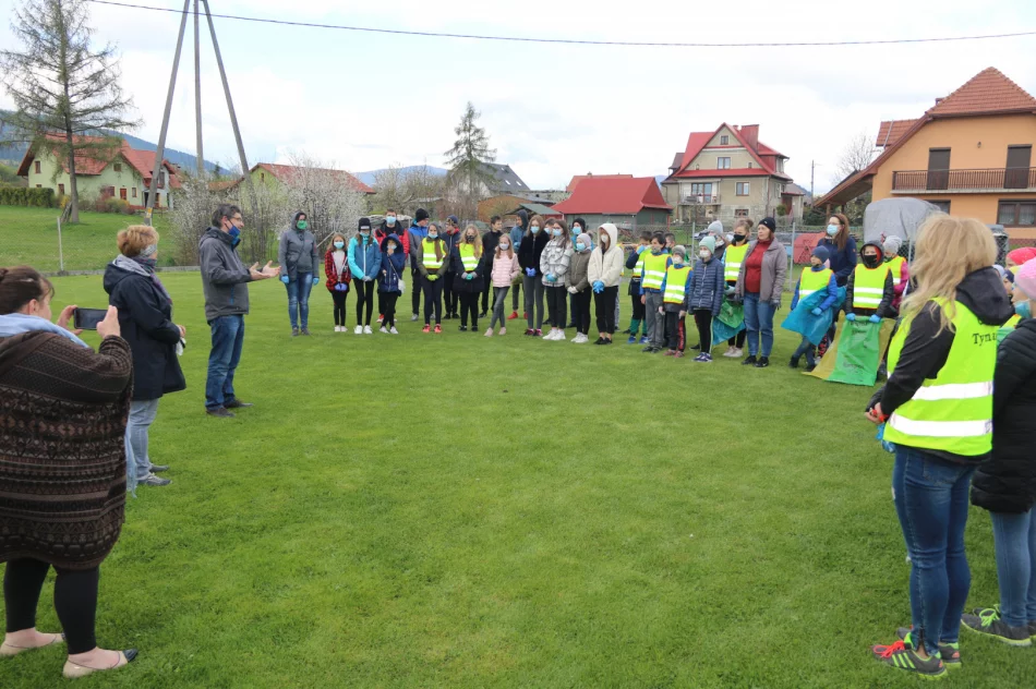 Wiosenne sprzątanie gminy: blisko 200 worków z odpadami - zdjęcie 5