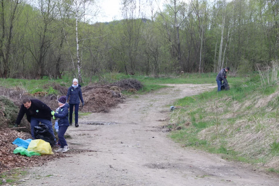 Wiosenne sprzątanie gminy: blisko 200 worków z odpadami - zdjęcie 7