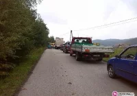 Zepsuty samochód blokował drogę - zdjęcie główne