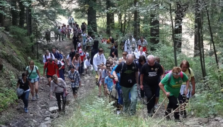 12 tys. turystów zdobywało Beskid Wyspowy - zdjęcie 1