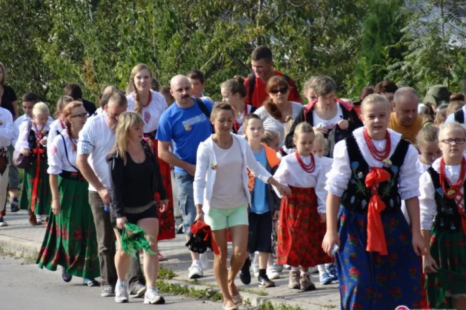 12 tys. turystów zdobywało Beskid Wyspowy - zdjęcie 2