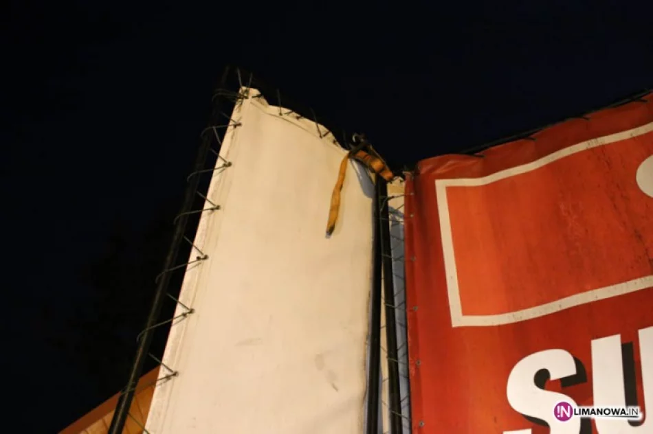 Uderzył w przystanek i reklamę. Był pijany? - zdjęcie 2