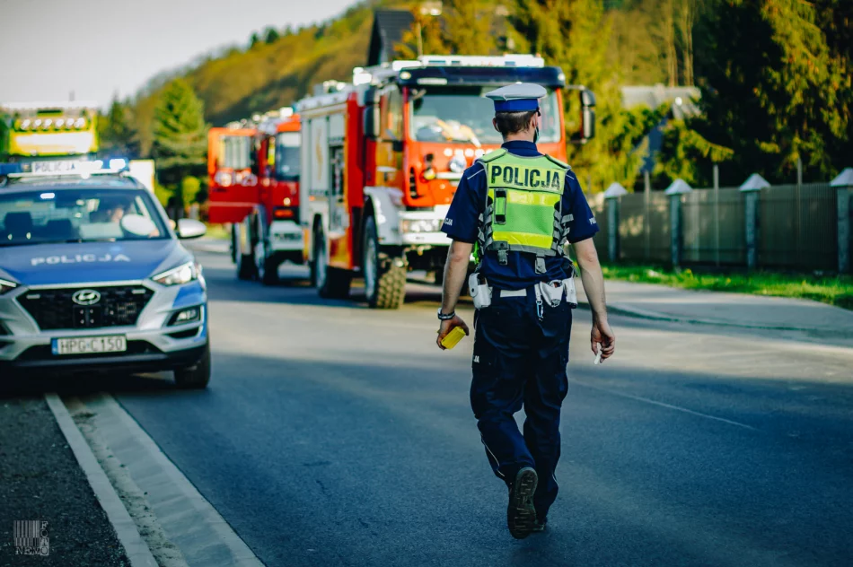 Wymuszenie pierwszeństwa i manewr zakończony czołowym zderzeniem. 43-latek w szpitalu - zdjęcie 4
