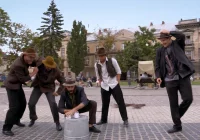 Teatr i romskie tańce na limanowskim rynku - zdjęcie główne