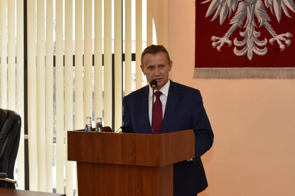 Wicewojewoda rozdał symboliczne czeki samorządowcom z Limanowszczyzny - zdjęcie 8