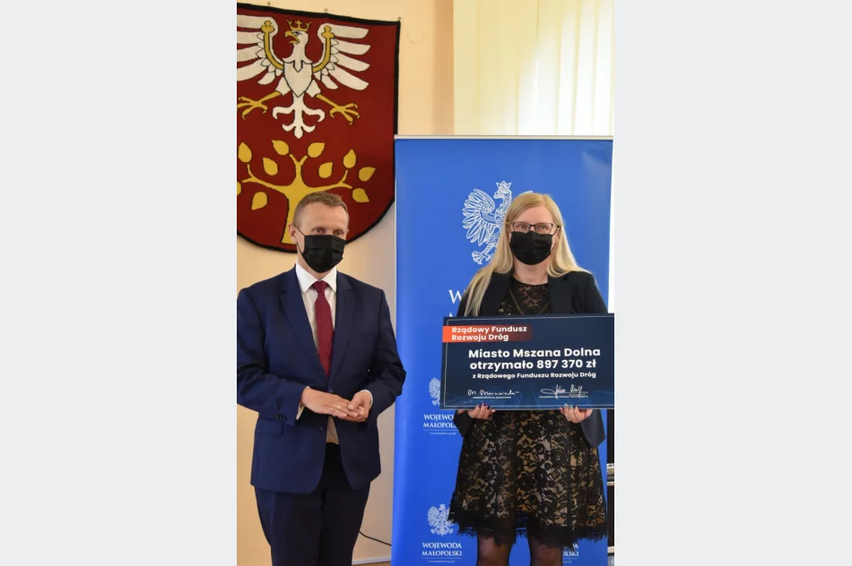 Wicewojewoda rozdał symboliczne czeki samorządowcom z Limanowszczyzny - zdjęcie 9