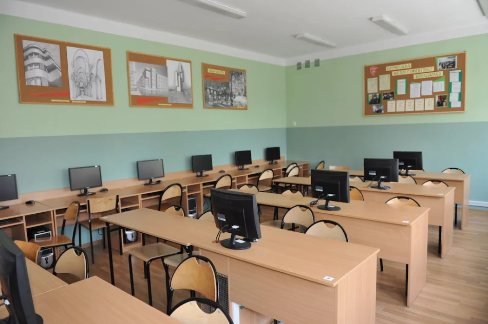 Pozytywne zmiany w dwóch szkolnych obiektach - zdjęcie 7