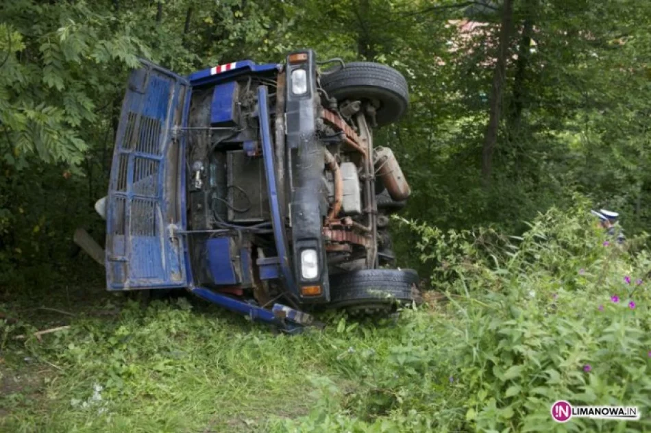 Cysterna wypadła z drogi - zdjęcie 2