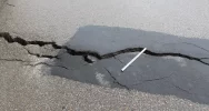 Na drodze uaktywniło się niebezpieczne osuwisko - zdjęcie 3