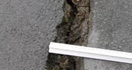 Na drodze uaktywniło się niebezpieczne osuwisko - zdjęcie 4