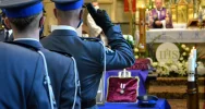 Ostatnie pożegnanie zmarłego policjanta - zdjęcie 2
